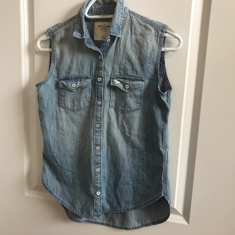Abercrombie & Fitch denim sleeveless shirt
